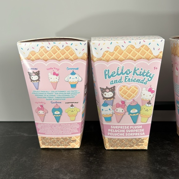 12 hello kitty blind boxes - new and sealed PLUS original box - Picture 2 of 6